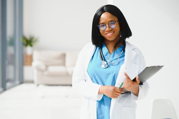 Beautiful african american female pediatric nurse in modern office _ Premium Photo